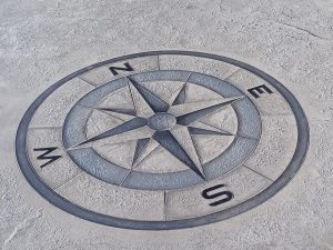 Motif lasuré sur béton imprimé à Pia