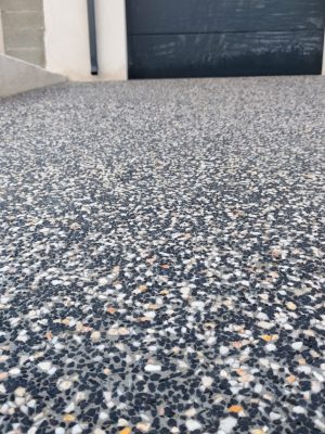 Entrée de garage en béton désactivé à Claira