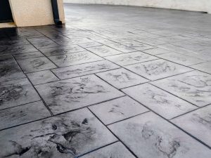 Allée de garage en béton imprimé